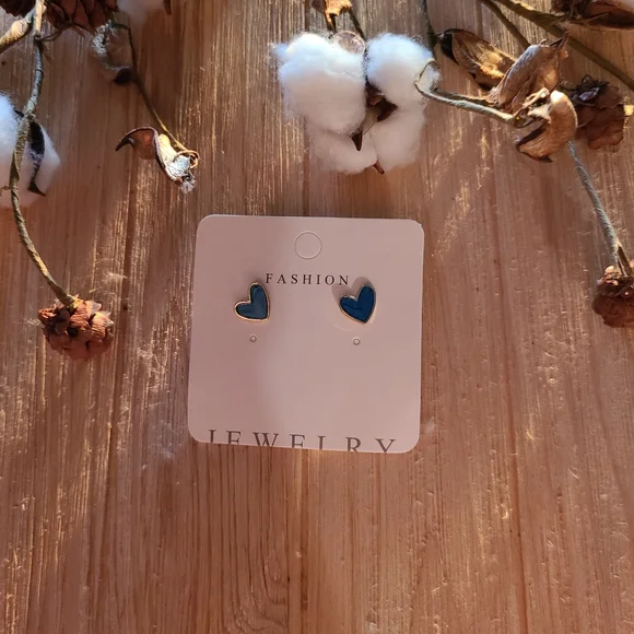 💙💙Super Adorable Blue Colored Heart  Stud Earrings💙💙 - Picture 8 of 15
